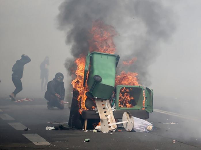 Столкновения произошли в Париже во время митингов. Фото: thelocal.fr