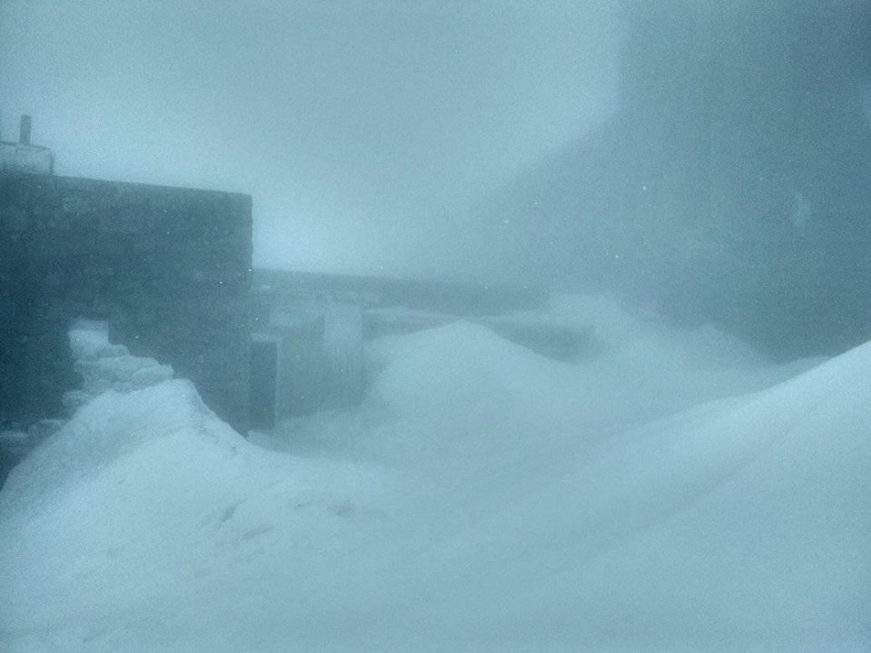 Гору Поп Иван засыпает снегом. Фото: Черногорский горный поисково-спасательный пост в Facebook