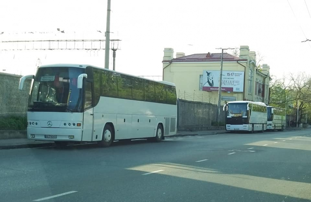 Новинський і Мураєв привезли до Одеси декілька автобусів «підтримки», фото — Думская