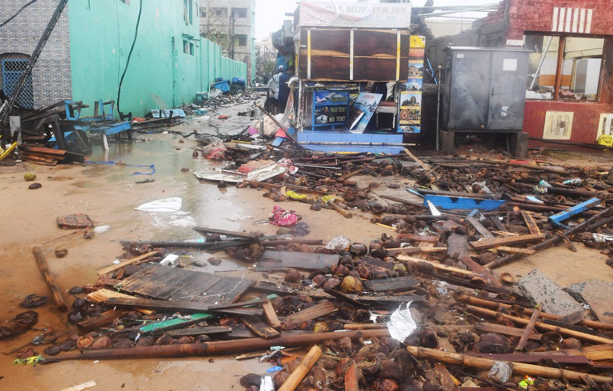 Жертвами тропического циклона Фанни стали 12 человек. Фото: twitter/newscomauHQ