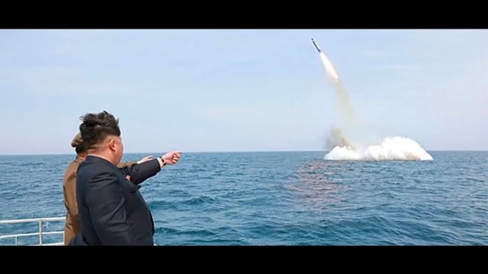 Північна Корея запустила ракети у напрямку Японії. Фото: Youtube