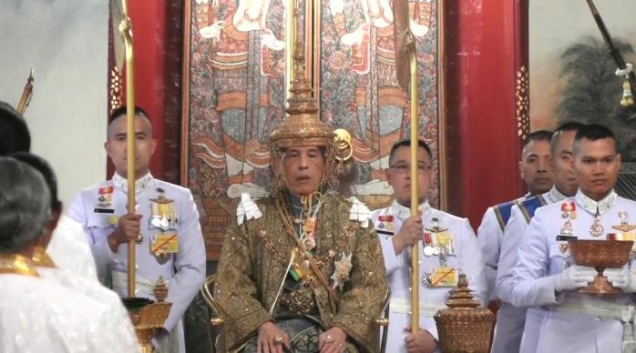 Впервые за 70 лет в Таиланде прошла коронация. Фото: twitter/loganspace3