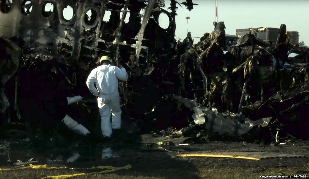 Авіакатастрофа у "Шереметьєво": літак майже повністю згорів