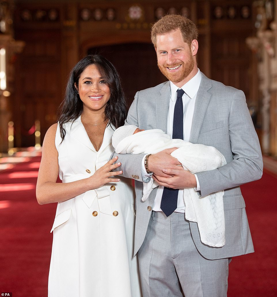 Меган Маркл и принц Гарри с ребенком. Фото: dailymail.co.uk