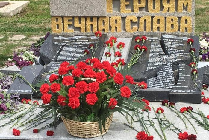 Поврежденный памятник, фото: Crimean Tatars