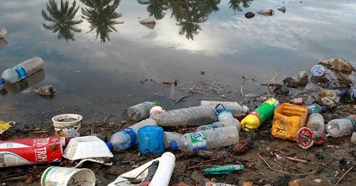 Проблему пластикового сміття хочуть вирішити. Фото: UN News