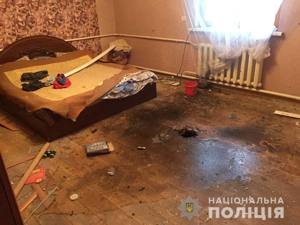 Взрыв в Ровенской области: в дом депутата ночью бросили гранату. Фото: Нацполиция