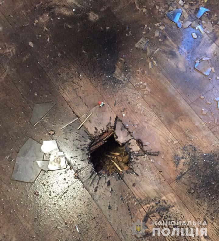 Взрыв в Ровенской области: в дом депутата ночью бросили гранату. Фото: Нацполиция