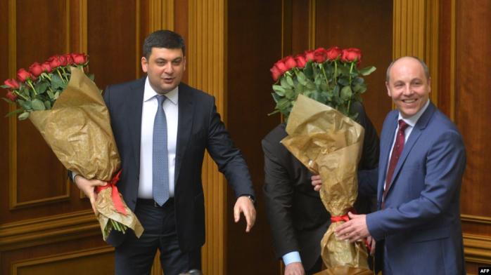 Запрет выезда из Украины для Порошенко, Парубия, Гройсмана и еще более 170 топ-чиновников рассмотрит суд / Фото: azattyk.org