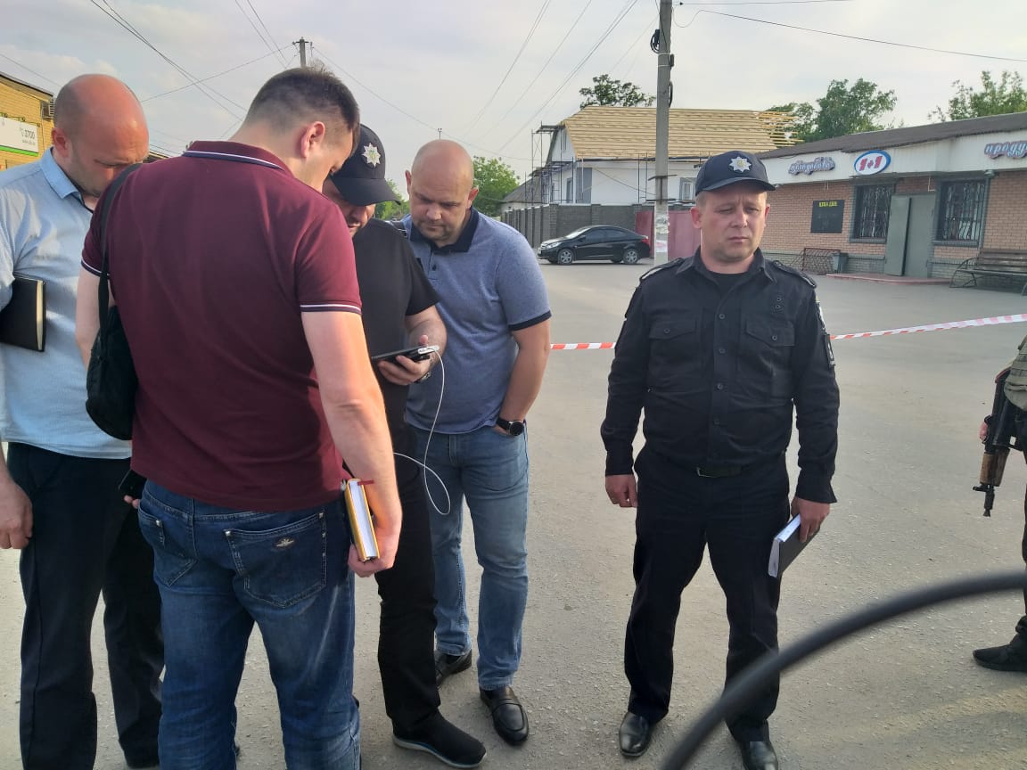 У філії «ПриватБанку» в місті Старобільську внаслідок підриву гранати загинув чоловік, фото: Національна поліція