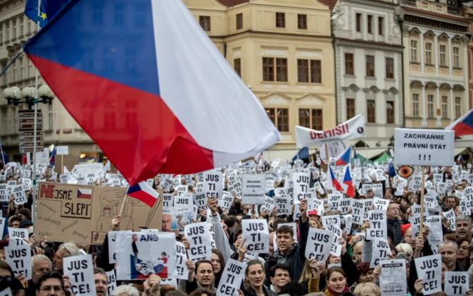 Протести в Празі: 50 тисяч людей проти Бенешової і Бабіша. ФОТО: EPA / Scanpix