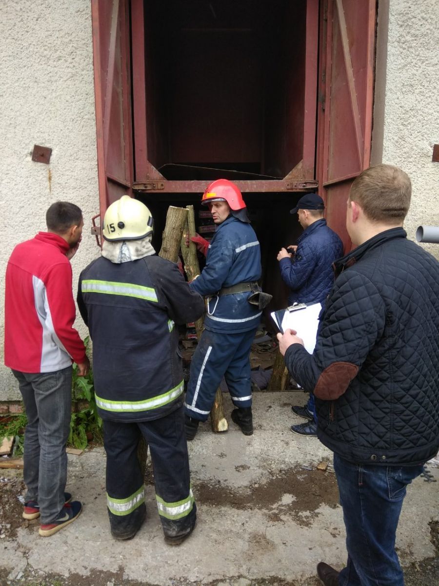 Во Львовской области грузовой лифт убил двух человек. Фото: ГСЧС