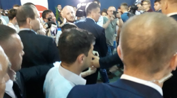 Охрана Зеленского ударила журналиста, фото — Лига