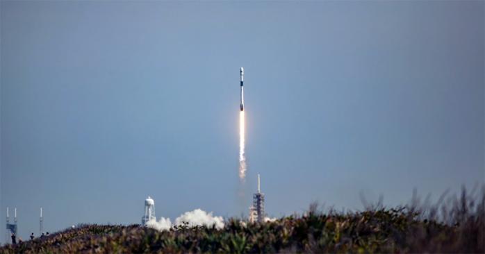 Ракета Falcon 9 із 60 інтернет-супутниками полетіла в космос. Фото: flickr.com