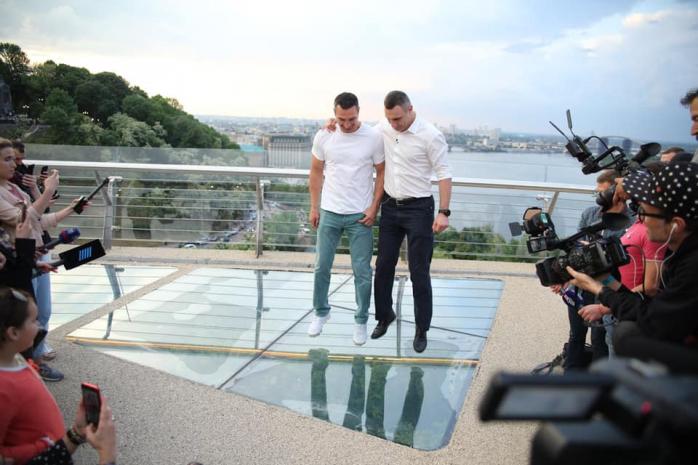 Кличко похвалився ефектним відео із відкриття мосту в Києві, фото — Фейсбук В.Кличка