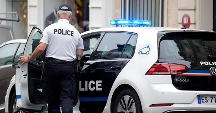 Поліцейські затримали чоловіка, який міг влаштувати вибух у Ліоні. Фото: Известия
