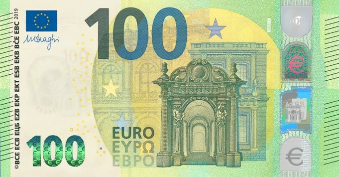 Купюра номиналом 100 евро. Фото: центробанк