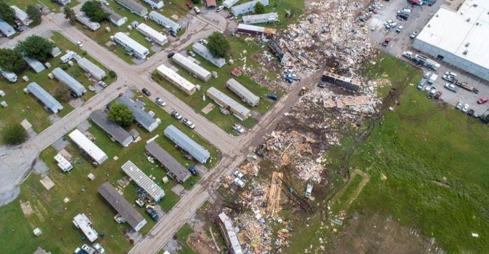 Торнадо в США продовжив рух, в Канзасі поранені 18 осіб. Фото: twitter/NewsPol2018