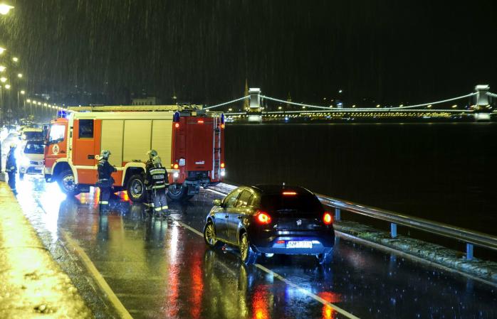 Трагедия в Будапеште: появилось видео столкновения катера и лайнера. Фото: Peter Lakatos/MTI via AP