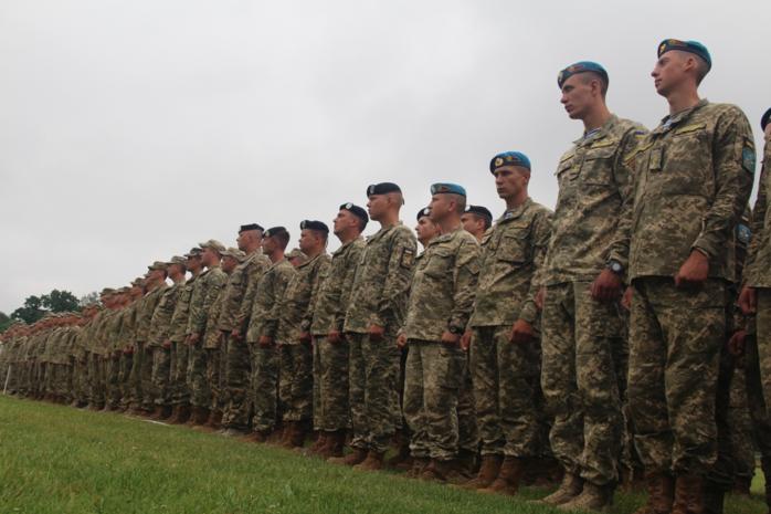Штаб-сержант замість прапорщика: Рада наблизила шкалу звань до стандартів НАТО, фото — Громадське