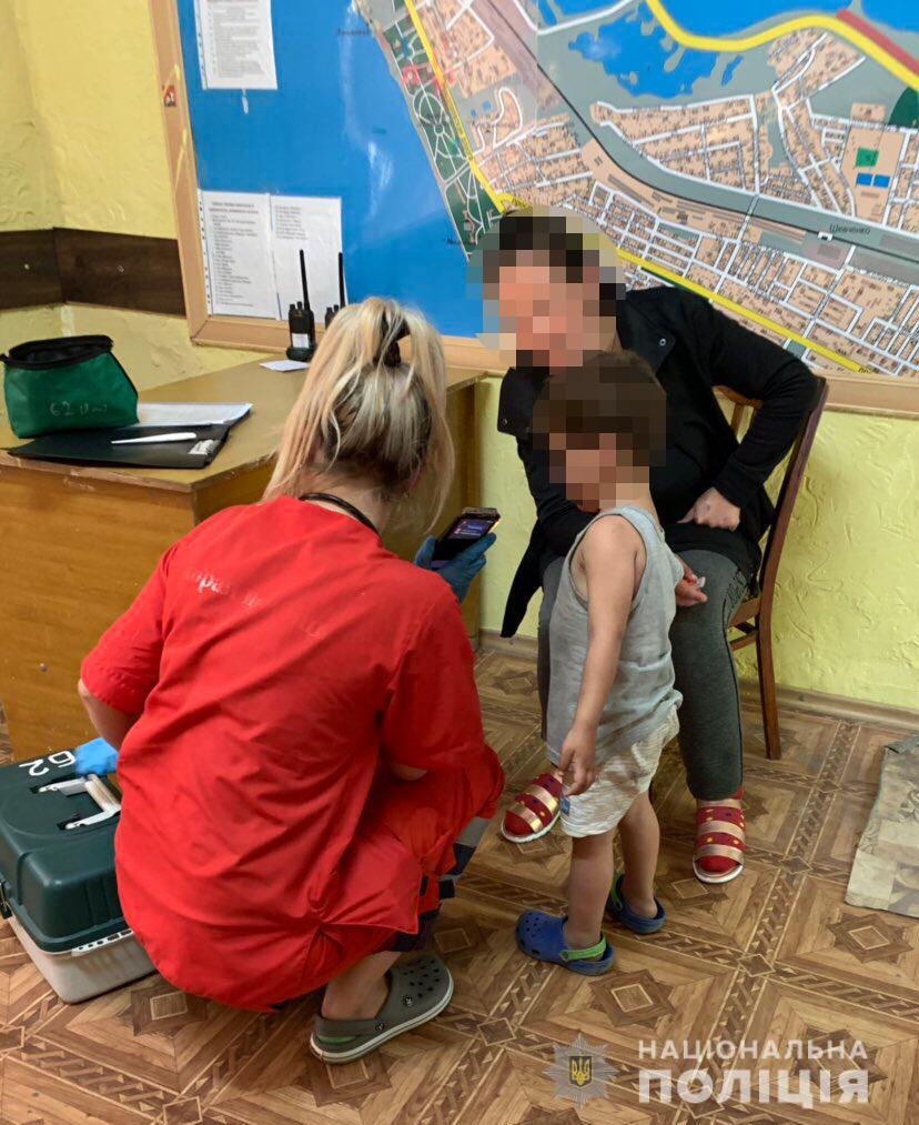 В Одесі знайшли трирічну дівчинку, яка жила в наметі у парку