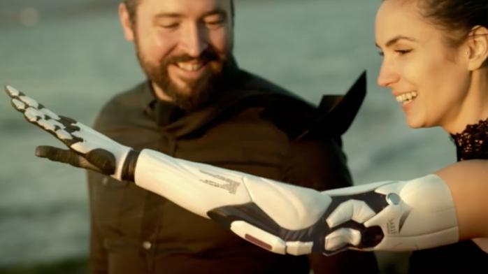 Сенсорна рукавичка допоможе роботам на дотик визначати предмети (ФОТО)
