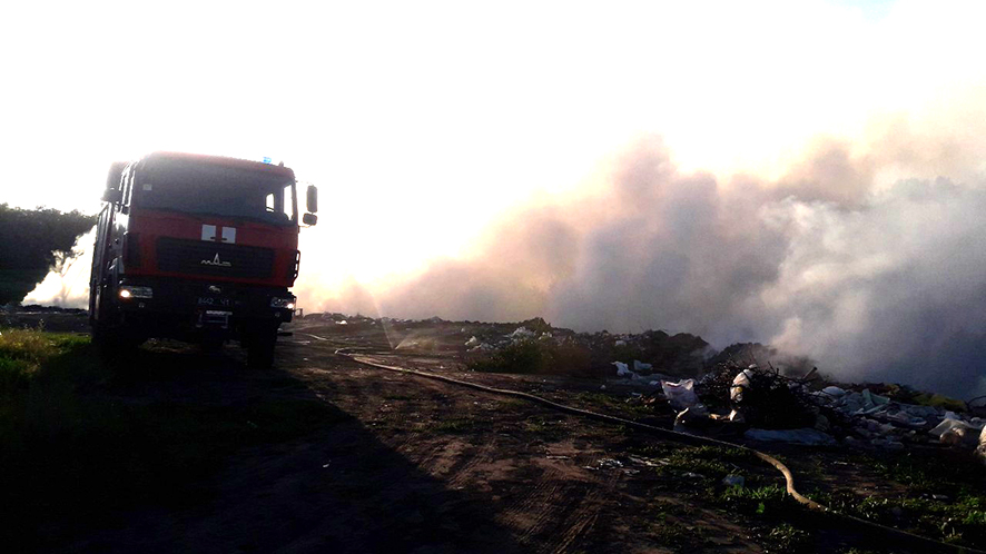 Пожежа на сміттєзвалищі спалахнула в Полтавській області. Фото: ДСНС