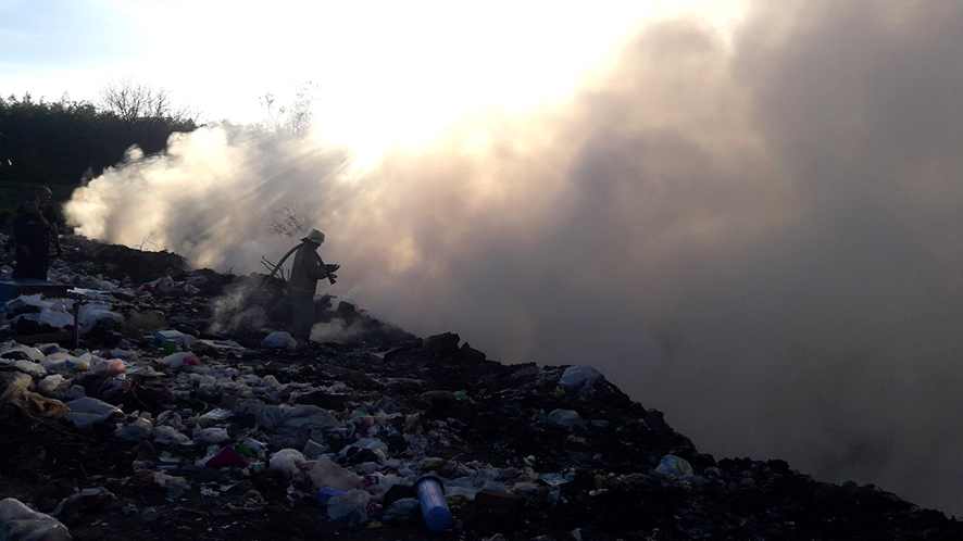 Пожежа на сміттєзвалищі спалахнула в Полтавській області. Фото: ДСНС