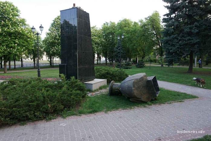 В Харькове снова снесли памятник Жукову, фото — Newsroom