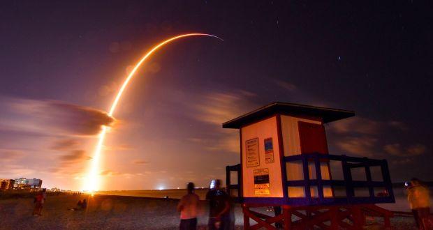 Starlink: астрономи заявляють, що супутники Маска витіснять зорі з неба, фото — The Irish Times