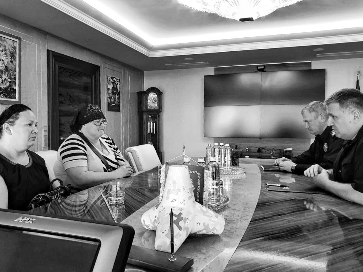 Аваков и Князев встретились с семьей убитого Кирилла Тлявова, фото: Национальная полиция