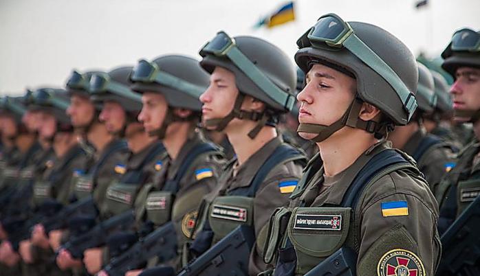 В Украине ввели наказание за незаконное ношение военной формы и осквернение захоронений бойцов. Фото: Информатор