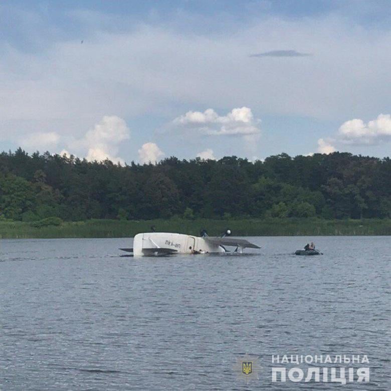 АН-2 после аварийной посадки. Фото: Нацполиция