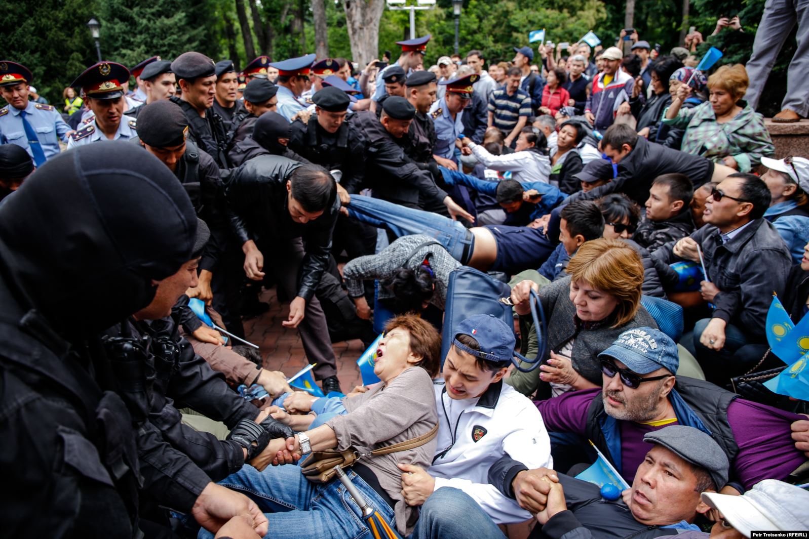 Протесты в Казахстане: в Алматы сегодня задержали 100 человек. Фото: Радио Свобода