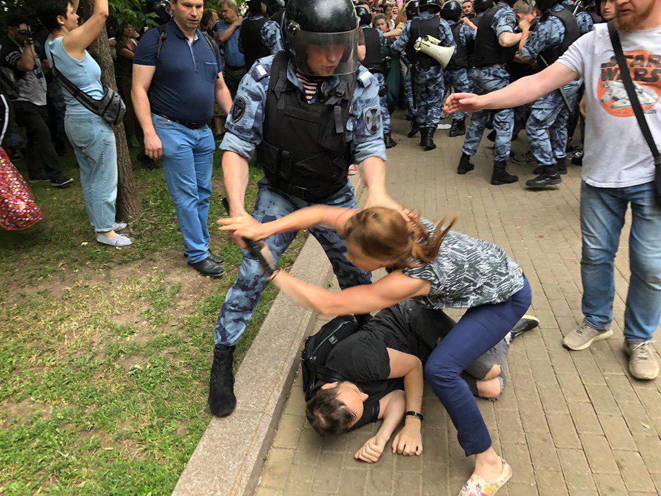 Затримання на акції в Москві. Фото: Лентач у Facebook