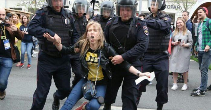 Затримання на акції в Москві. Фото: Новая газета