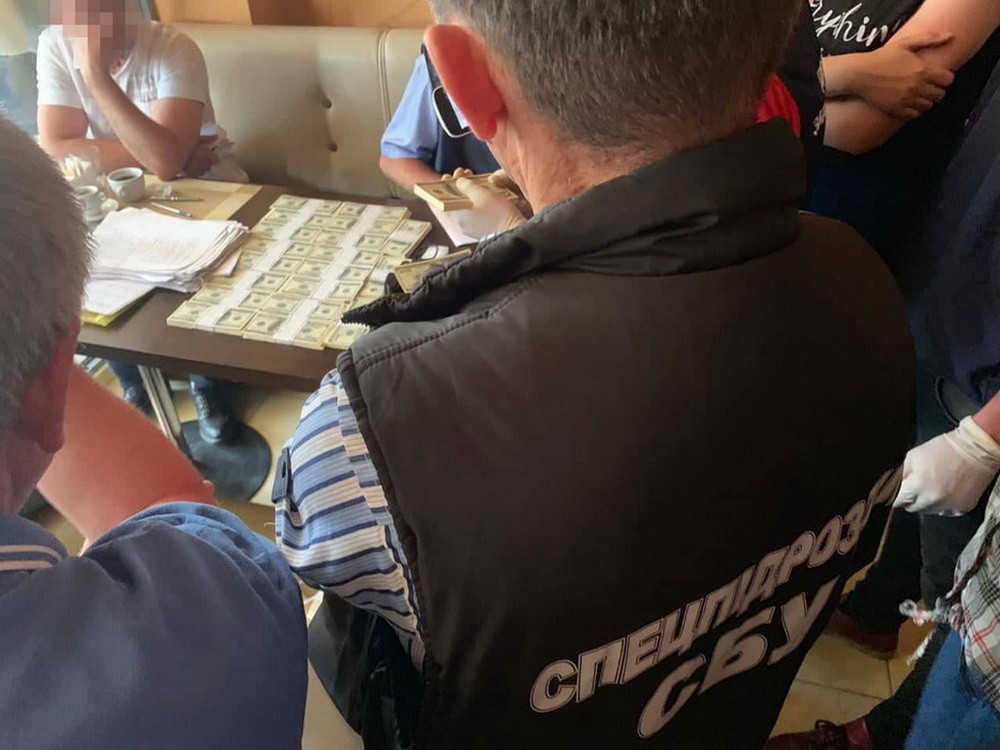 Взятка в крупном размере: СБУ сообщила о разоблачении банды чиновников из Буковины, которые требовали 500 тыс. долл. за выделение земли, фото — СБУ