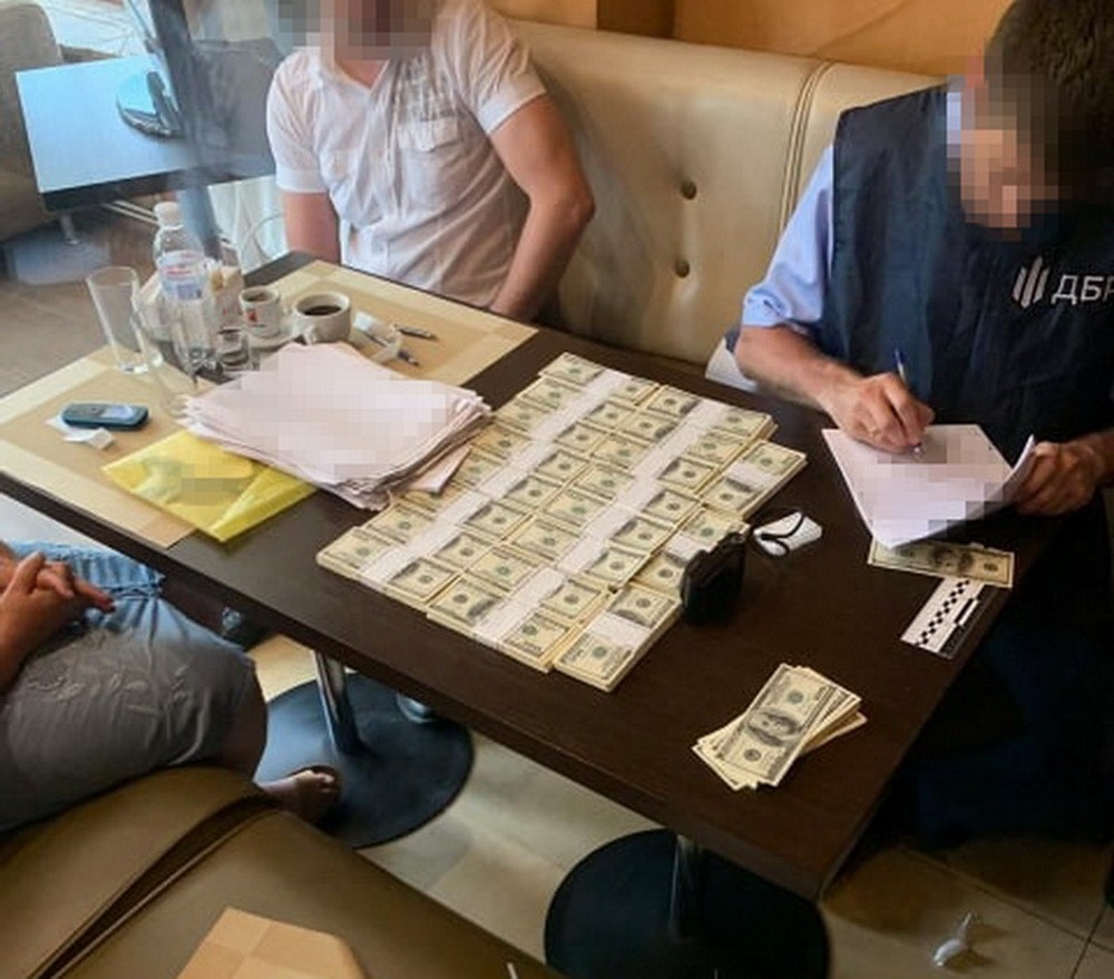 Взятка в крупном размере: СБУ сообщила о разоблачении банды чиновников из Буковины, которые требовали 500 тыс. долл. за выделение земли, фото — СБУ