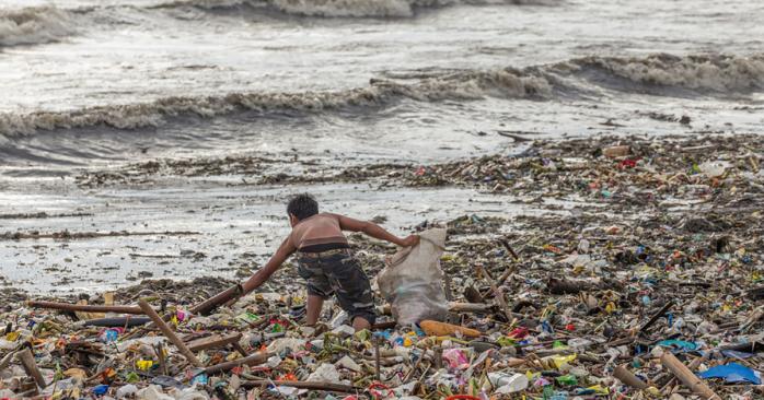 Загрязнение океана – серьезная проблема. Фото: Вокруг света