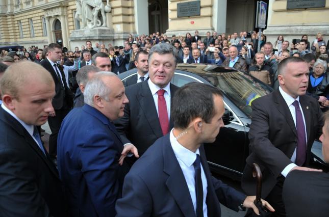 Охрана Порошенко: экс-президент будет пользоваться услугами УГО пожизненно, фото — Зеркало недели