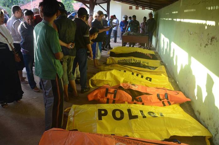 В Індонезії перекинувся пасажирський катер: загинули 18 осіб, серед них є діти. Фото: twitter/CGTNOfficial