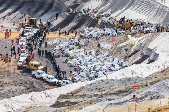 В Германии штурмовали наибольшую угольную шахту, есть пострадавшие. Фото: twitter / saulocorona