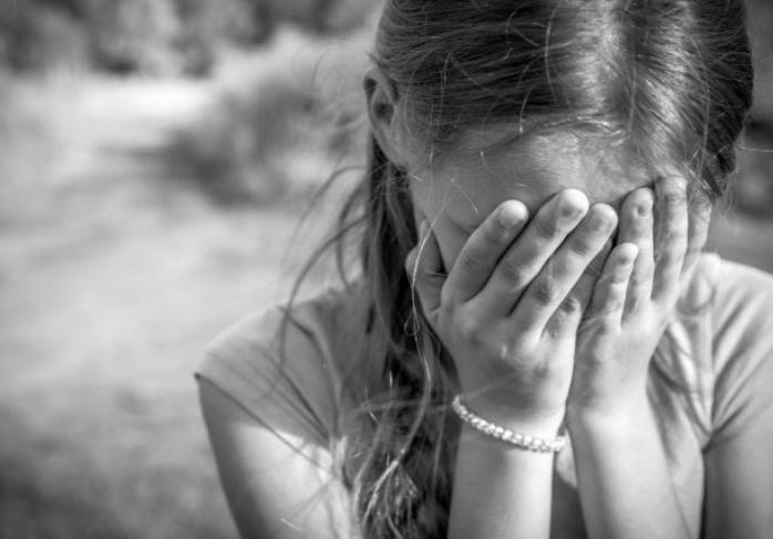 У Маріуполі спробу зґвалтування 11-річної дитини зняли на відео. Фото: NewsOne