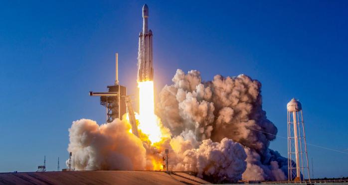 Space X запускает Falcon Heavy: трансляция старта