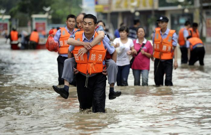 В Китае 28 тыс. человек пострадали из-за наводнений и ливней. Фото: 112 Украина