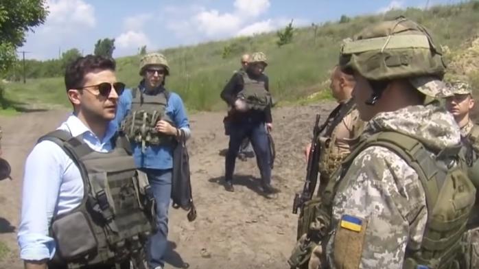 Вооруженные силы: Зеленский согласовал порядок применения армии, фото — АП