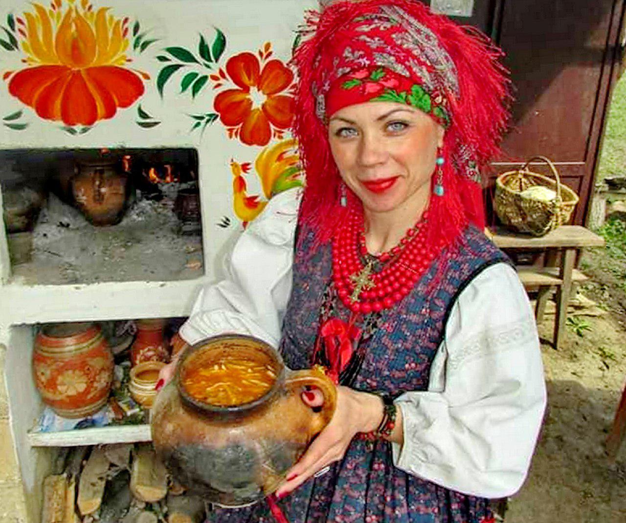 Борщ в горшочке: на полтавском фестивале сварят 60 видов блюда. Фото: Елена Щербань / Facebook