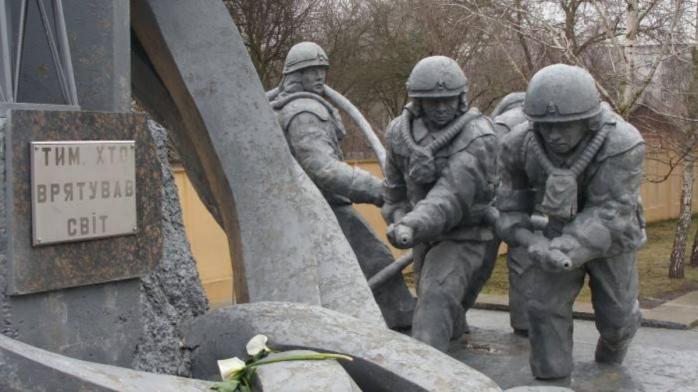 Пам’ятник ліквідаторам аварї на ЧАЕС, фото: WeapoNews