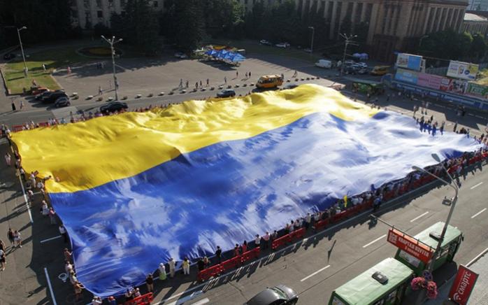 День Конституції: в окупованих Донецьку та Луганську вивісили українські прапори 