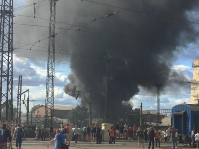 Пожар во Львове: горит вблизи пассажирского вокзала, фото — Варта